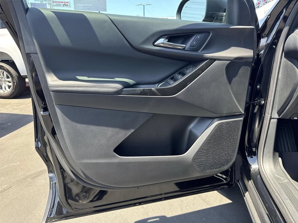 New 2027 Chevrolet Equinox LT w/ LPO, Floor Liner Package FWD image 20