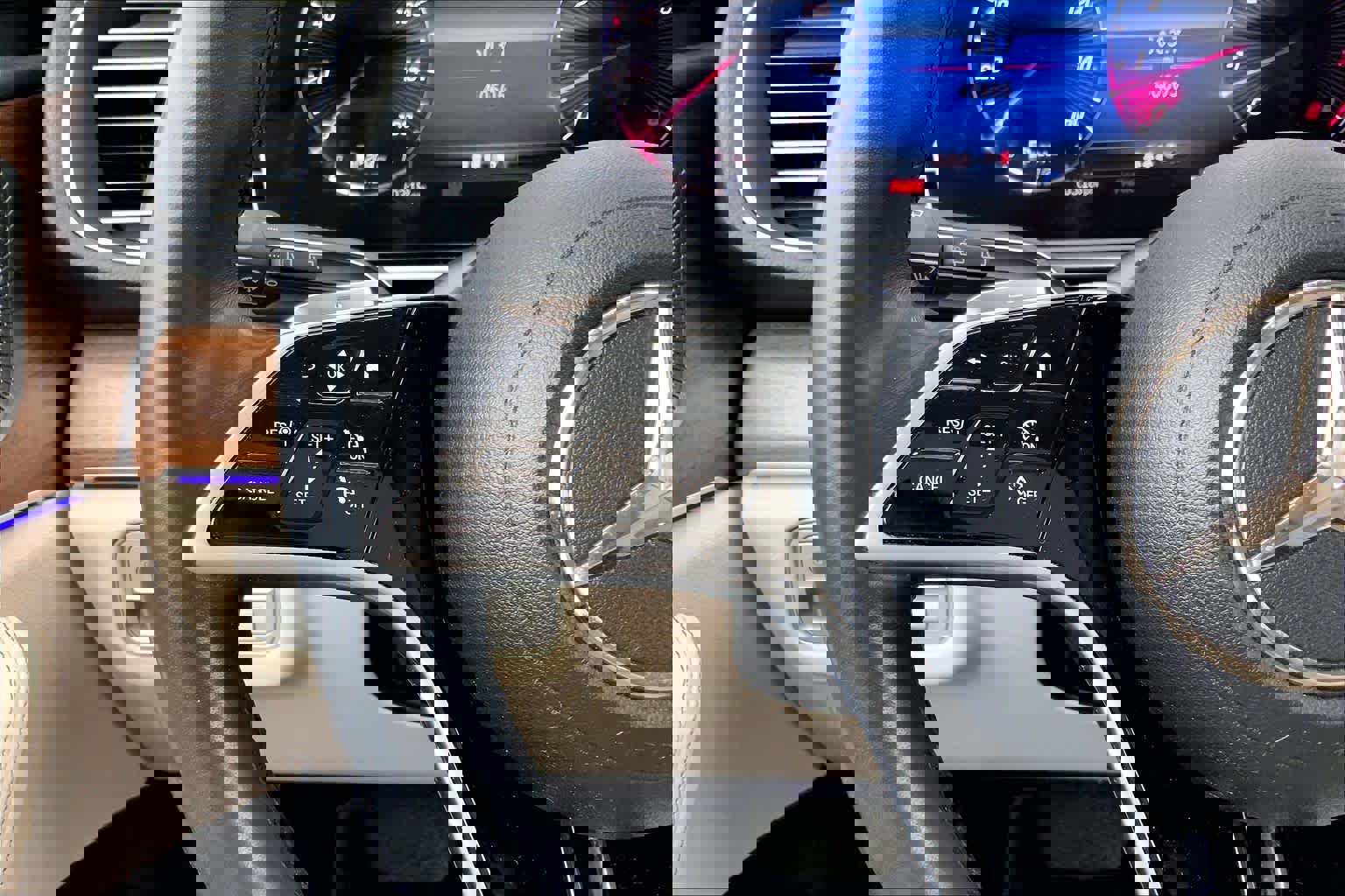 Used 2024 Mercedes-Benz GLE 350 4MATIC image 24