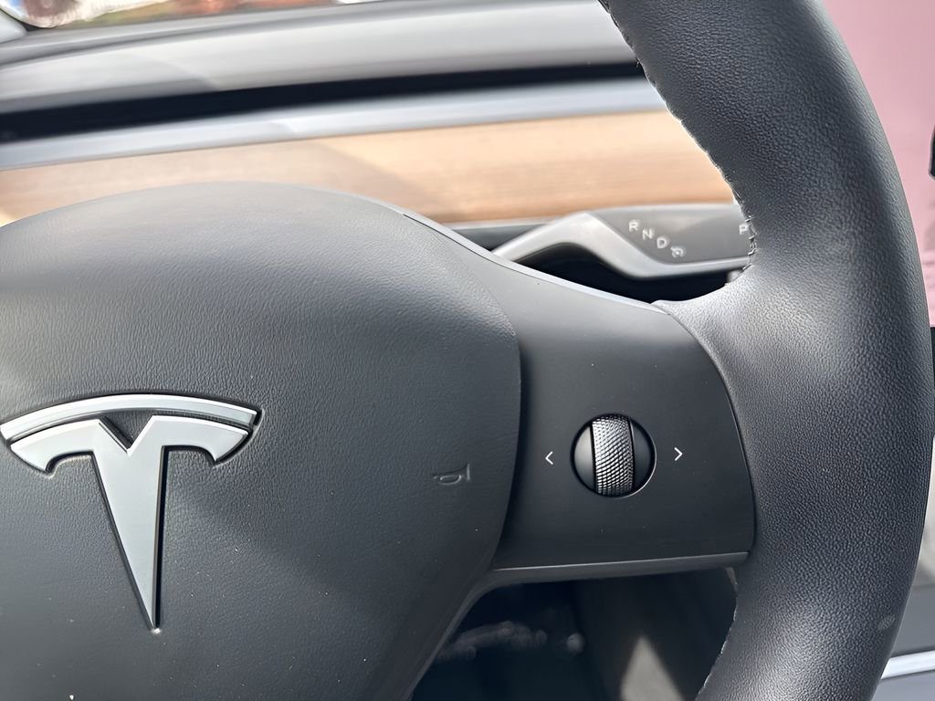 Used 2023 Tesla Model Y Long Range image 17