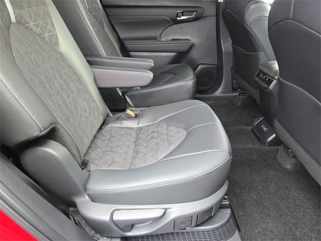 Certified 2024 Toyota Highlander XLE image 17