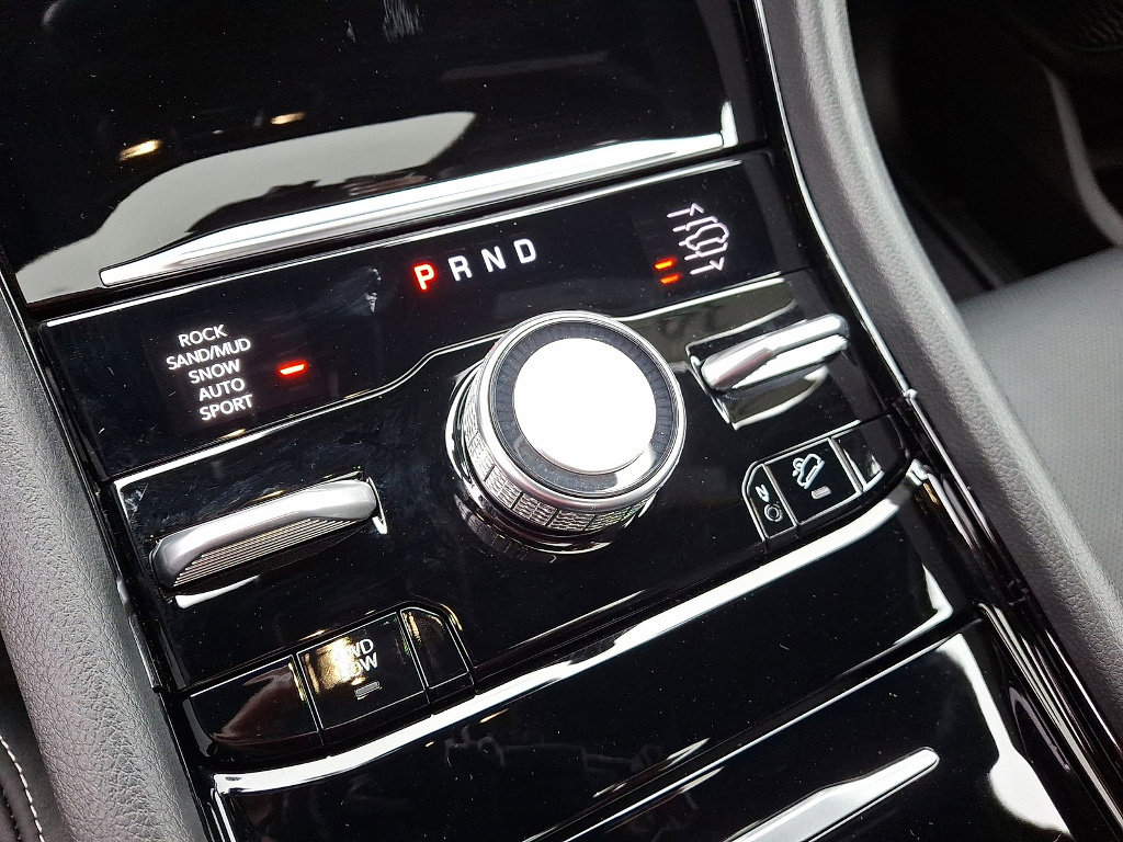 Certified 2025 Jeep Grand Cherokee Overland w/ Adv Protech Group III image 12