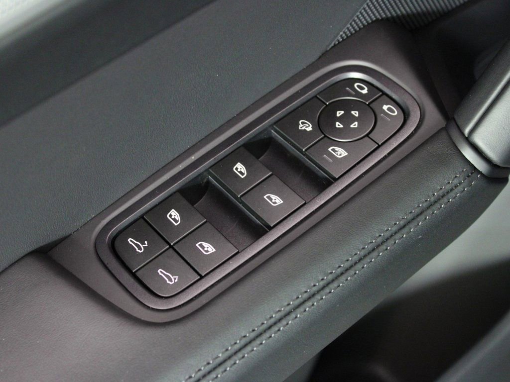 Certified 2025 Porsche Cayenne Coupe image 16