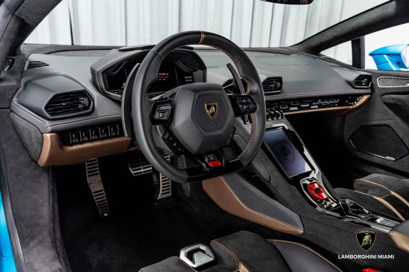 Used 2024 Lamborghini Huracan Tecnica image 33