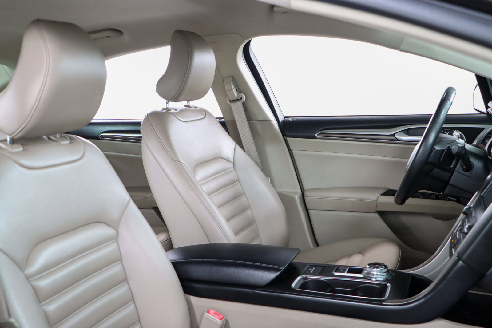 Used 2019 Ford Fusion SEL image 26