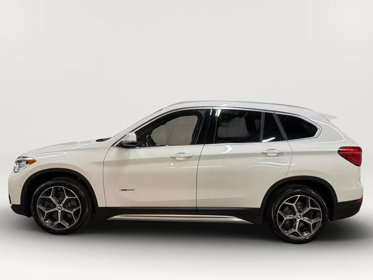Used 2018 BMW X1 xDrive28i AWD/4WD image 5