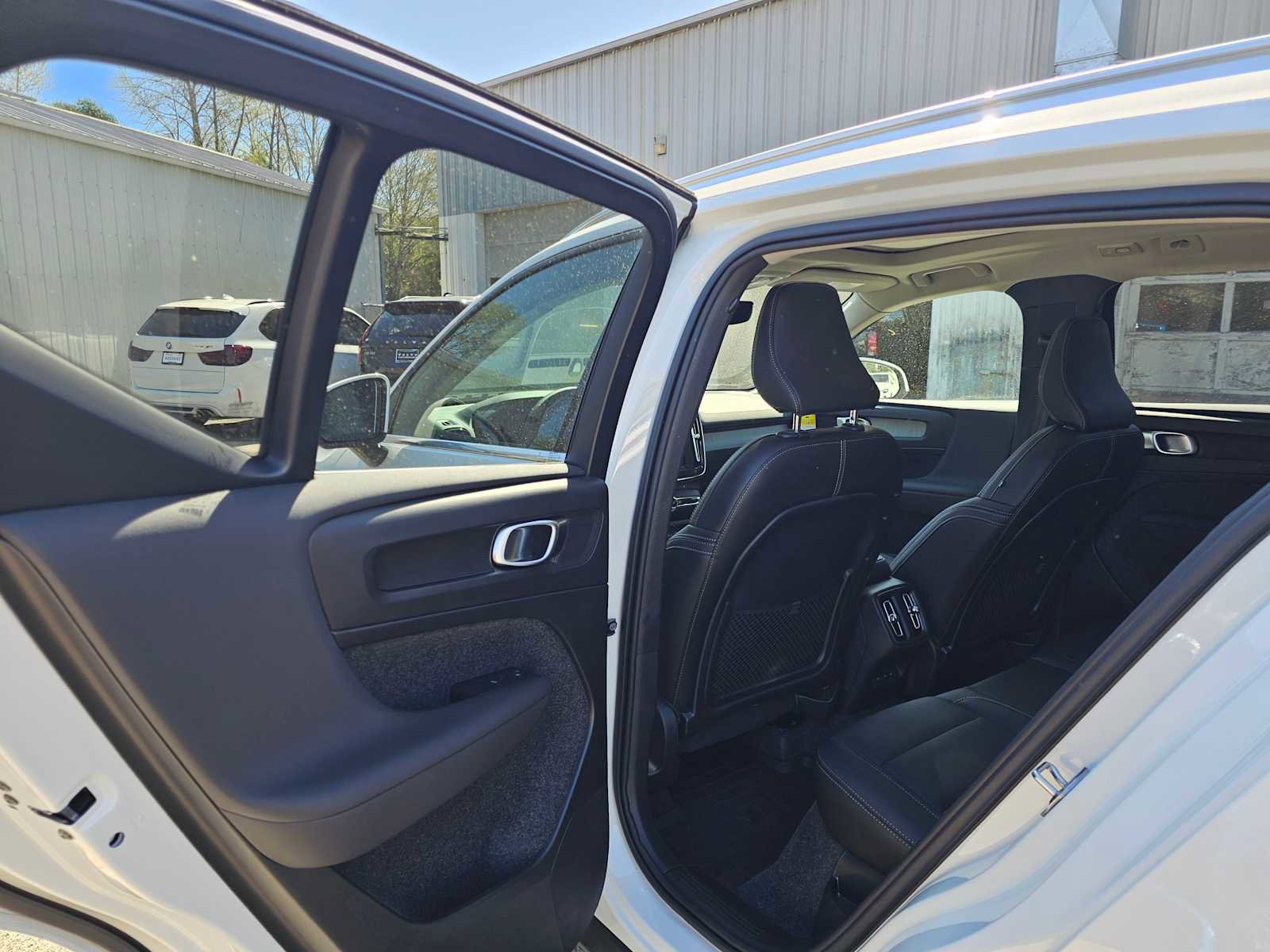 Used 2025 Volvo XC40 B5 Core w/ Climate Package AWD/4WD image 16