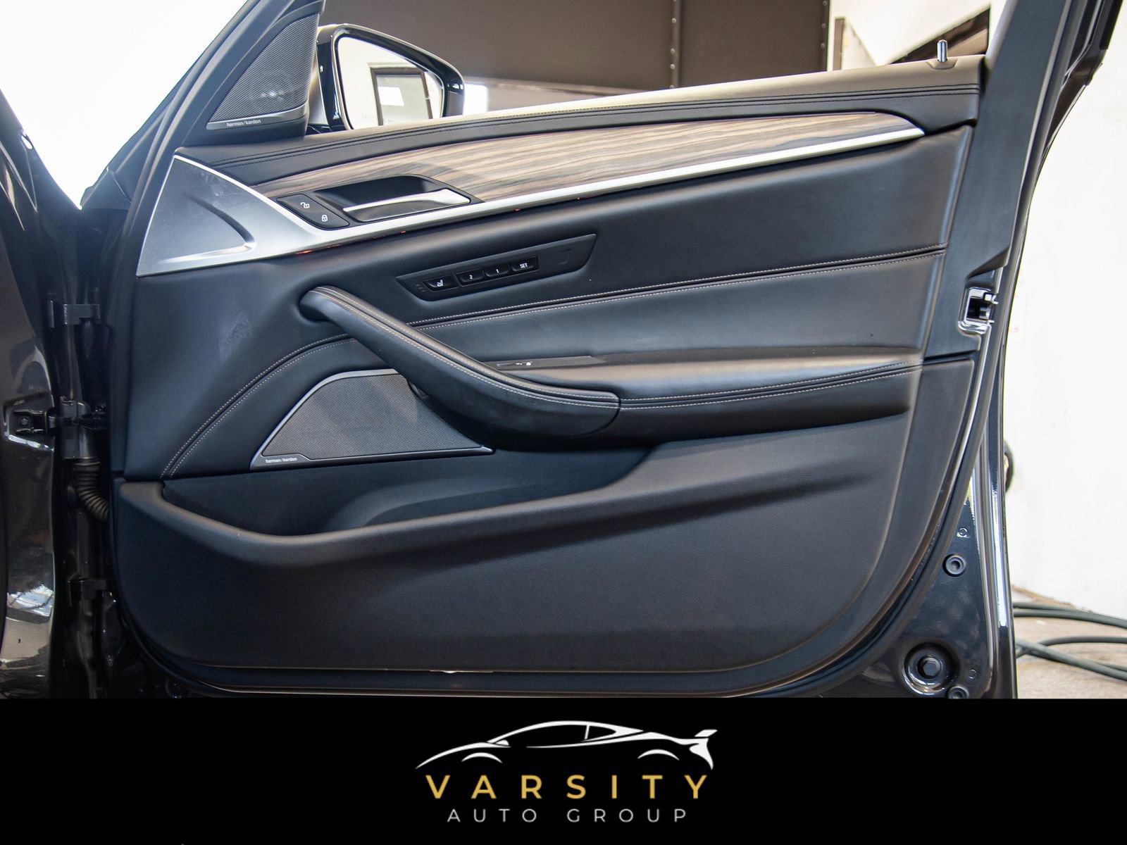 Used 2020 BMW M550i xDrive w/ Executive Package image 28