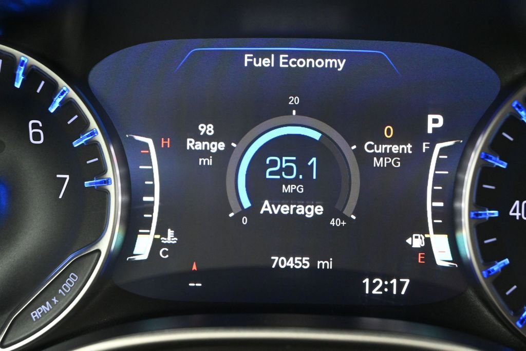 Used 2023 Chrysler Pacifica Touring-L FWD image 16