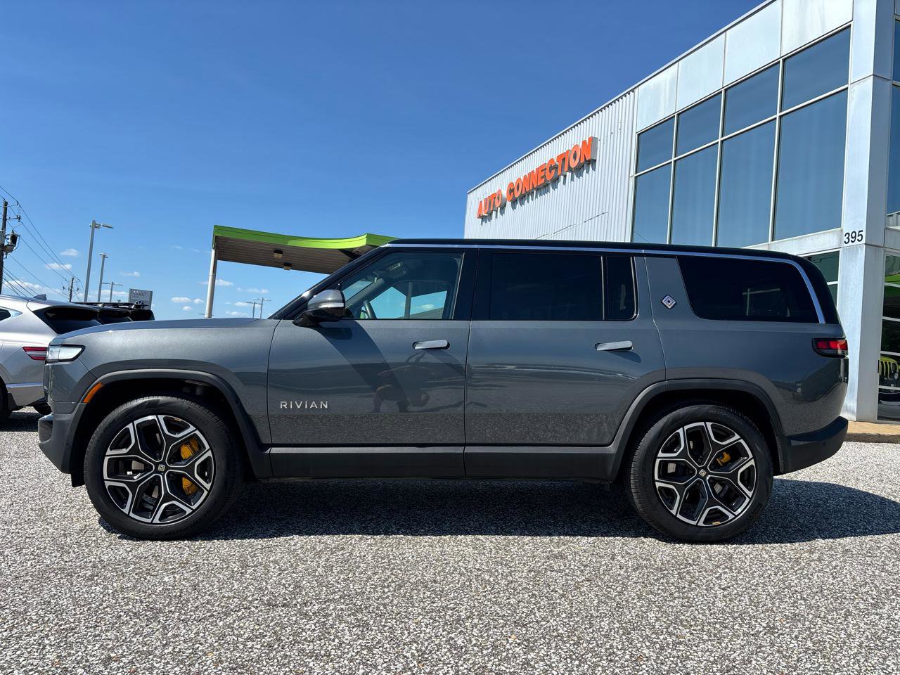 Used 2024 Rivian R1S Adventure AWD/4WD image 2