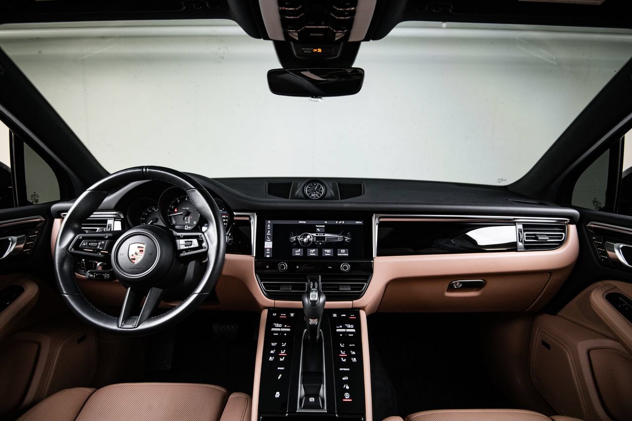 Certified 2024 Porsche Macan AWD/4WD image 25
