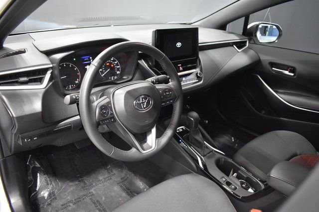 Used 2025 Toyota Corolla SE image 4