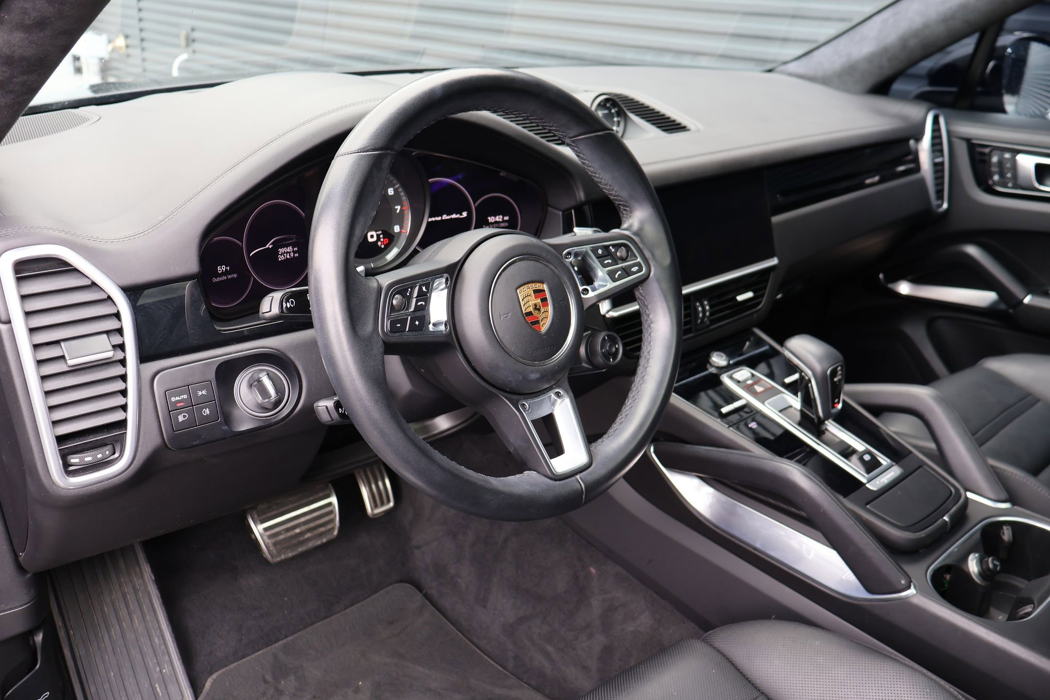 Certified 2022 Porsche Cayenne Turbo S AWD/4WD image 4