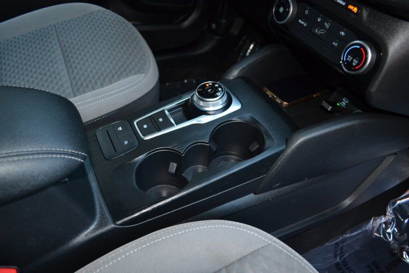 Used 2021 Ford Escape SE image 24