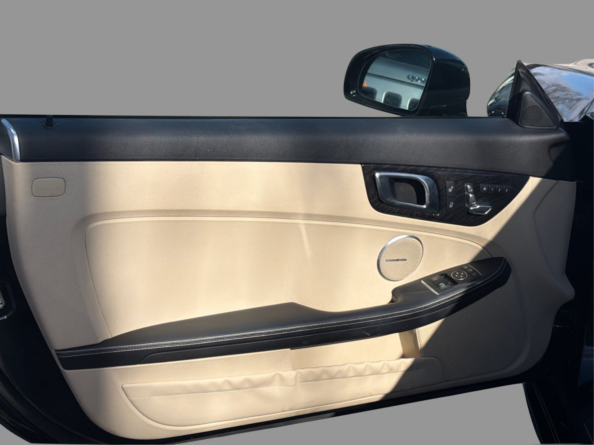 Used 2020 Mercedes-Benz SLC 300 w/ Premium Package image 37