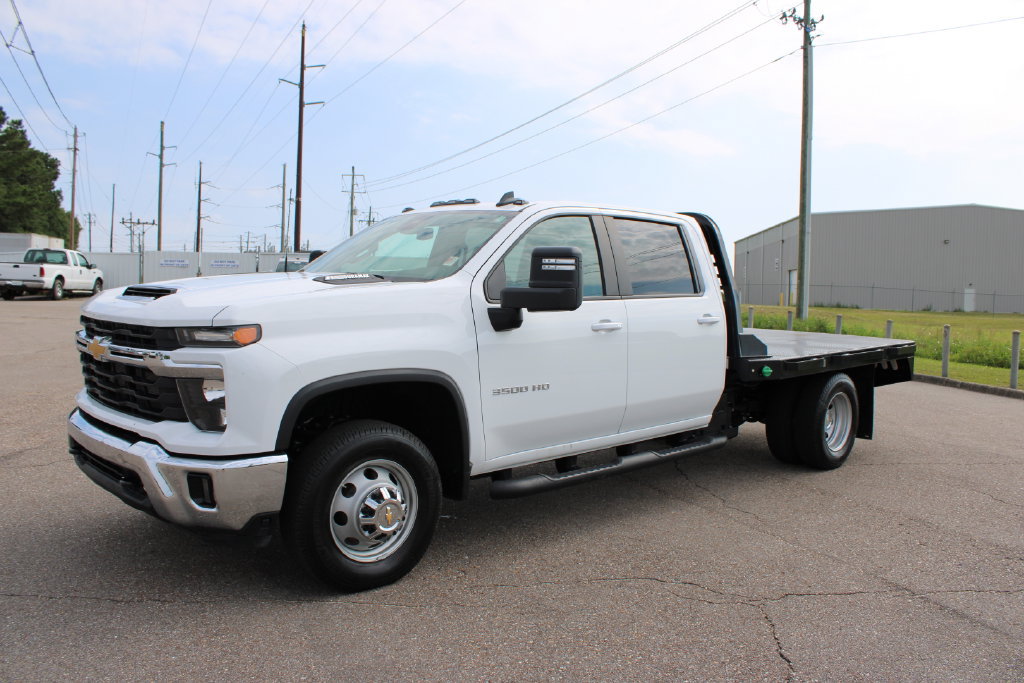 Used 2025 Chevrolet Silverado 3500 LT w/ Convenience Package AWD/4WD image 2
