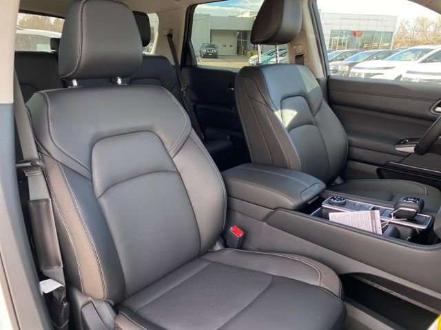 New 2026 Nissan Pathfinder SL image 9