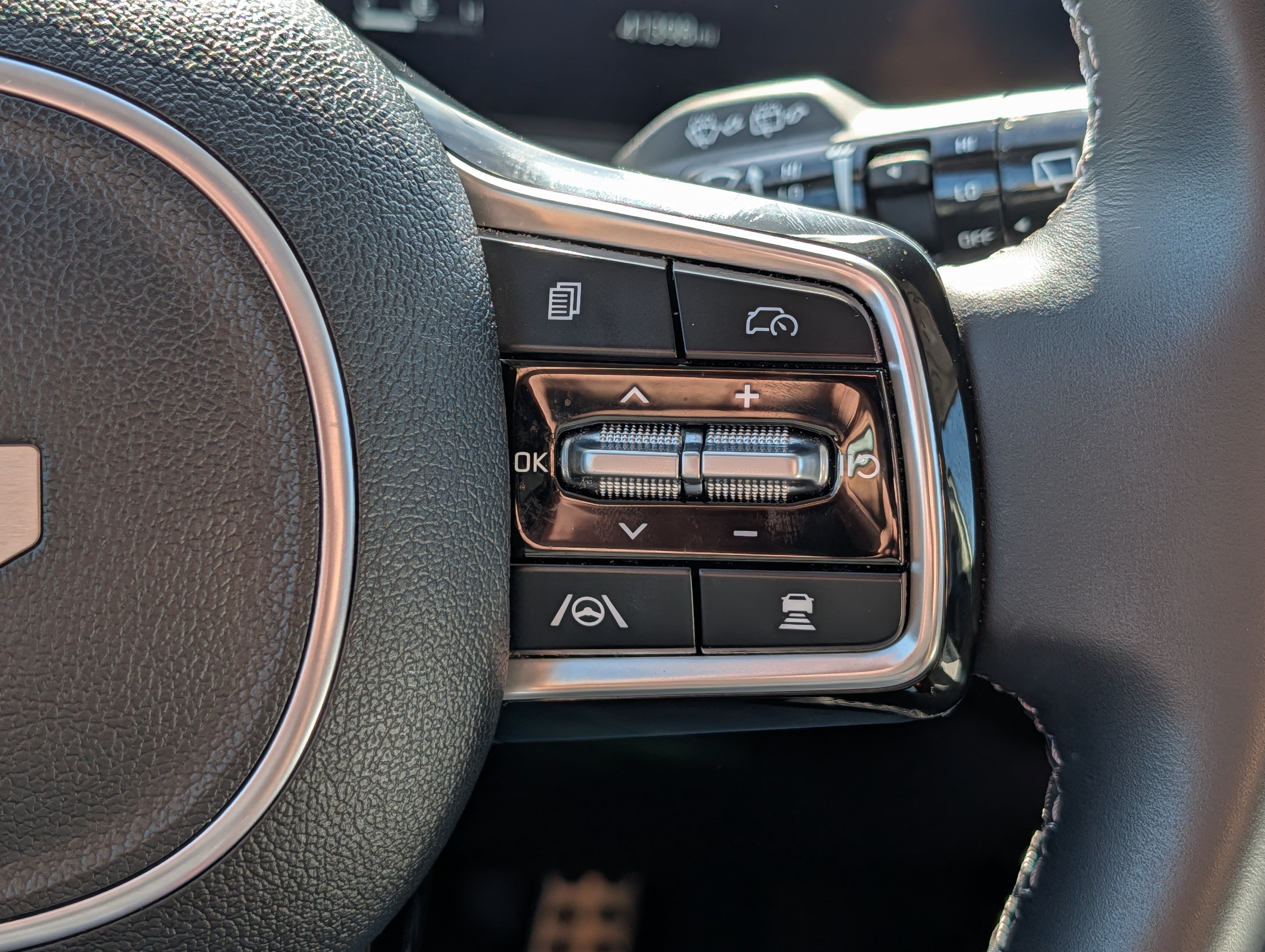 Certified 2025 Kia Sorento SX AWD/4WD image 30