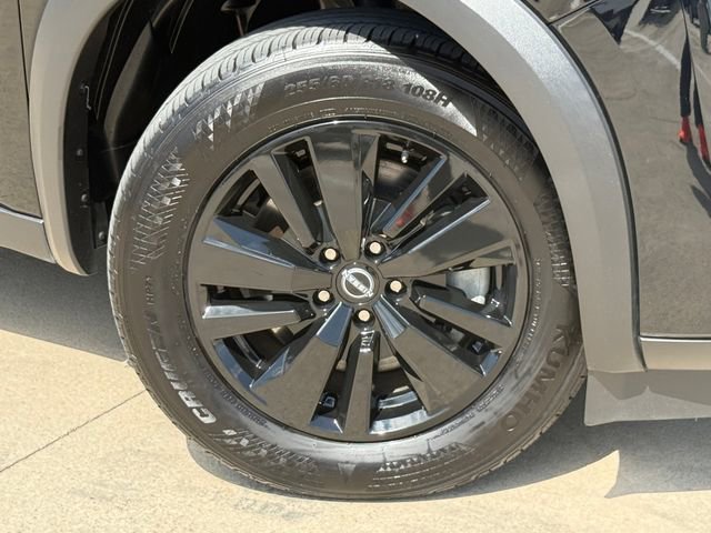 Used 2025 Nissan Pathfinder SL image 2