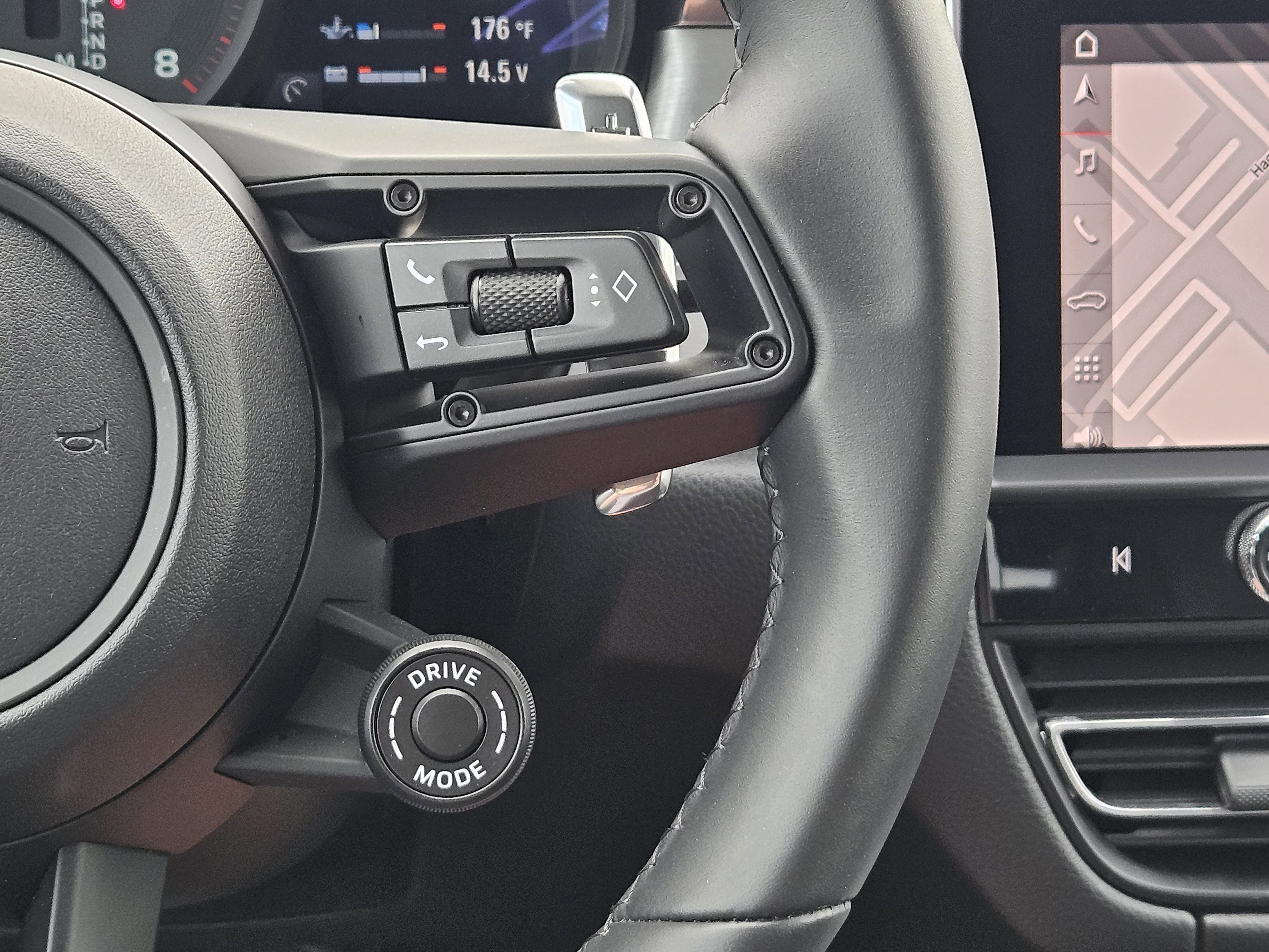 Certified 2026 Porsche Macan AWD/4WD image 27