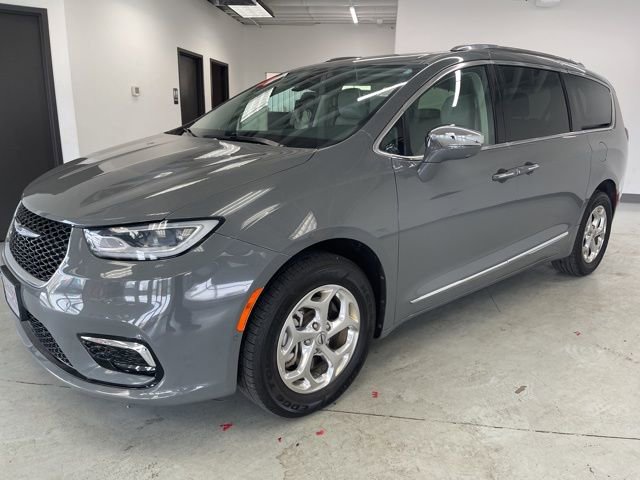 Used 2021 Chrysler Pacifica Limited w/ Premium & Safety Sphere Group AWD/4WD image 3