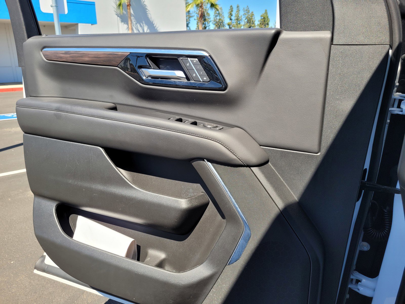 Used 2025 Chevrolet Tahoe LT image 25