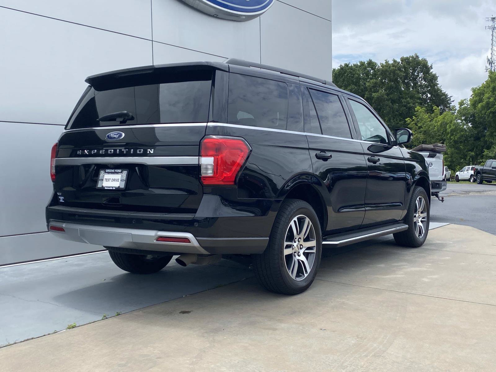 Used 2023 Ford Expedition XLT AWD/4WD image 4