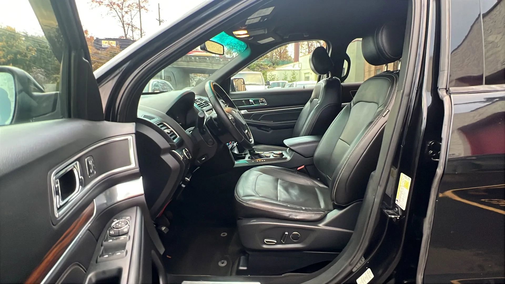 Used 2016 Ford Explorer Limited image 27