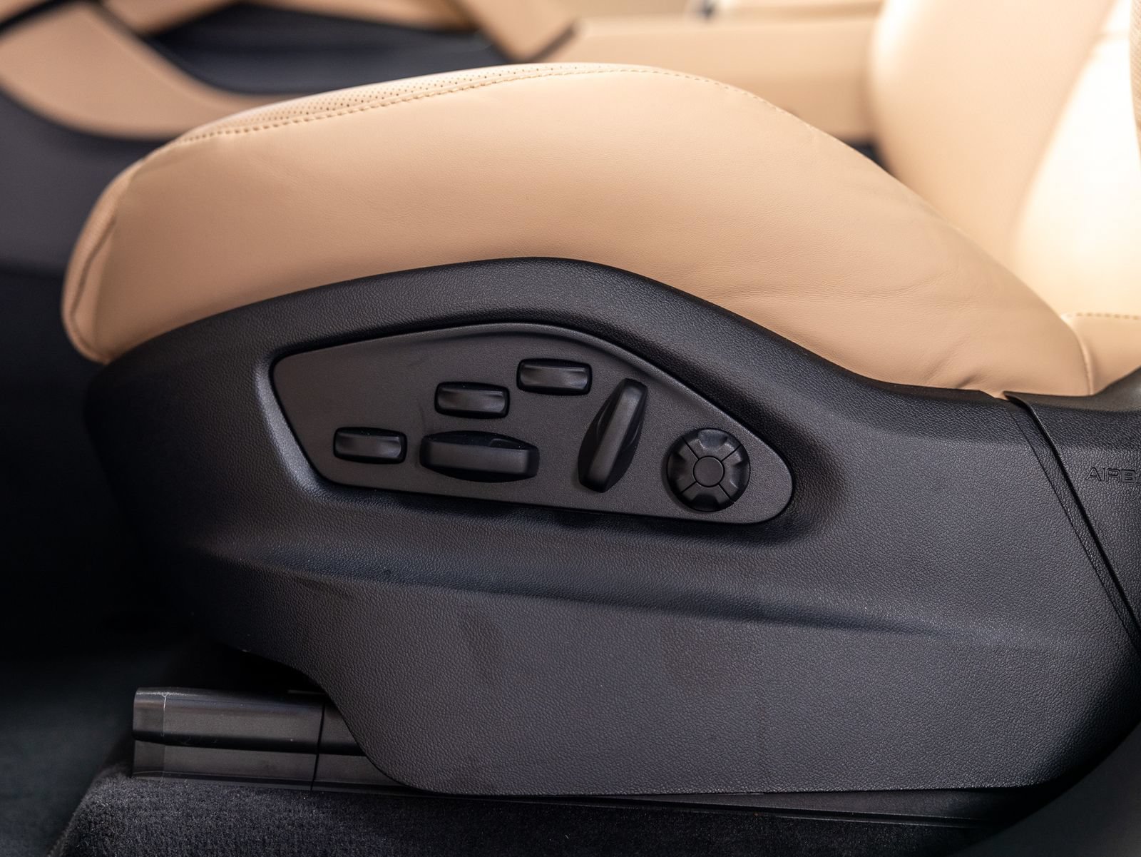New 2026 Porsche Cayenne Coupe AWD/4WD image 46