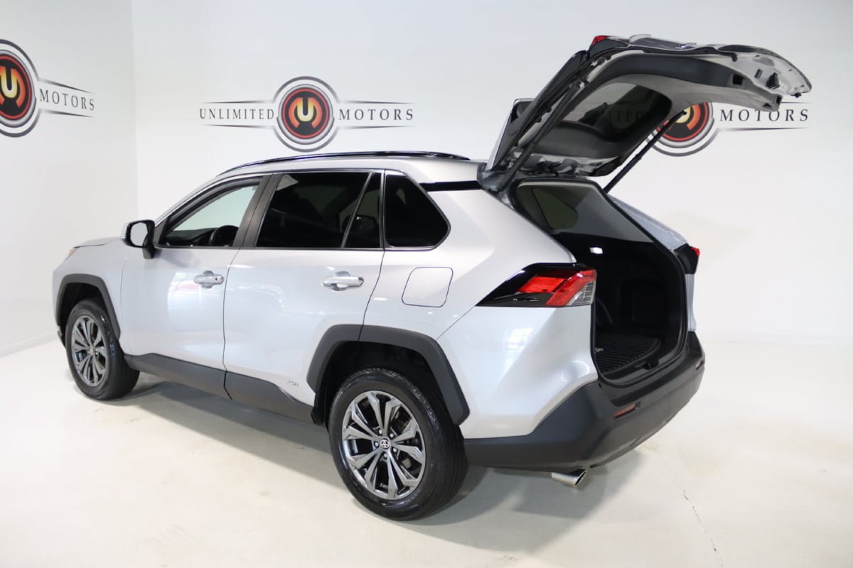 Used 2022 Toyota RAV4 XLE Premium AWD/4WD image 25
