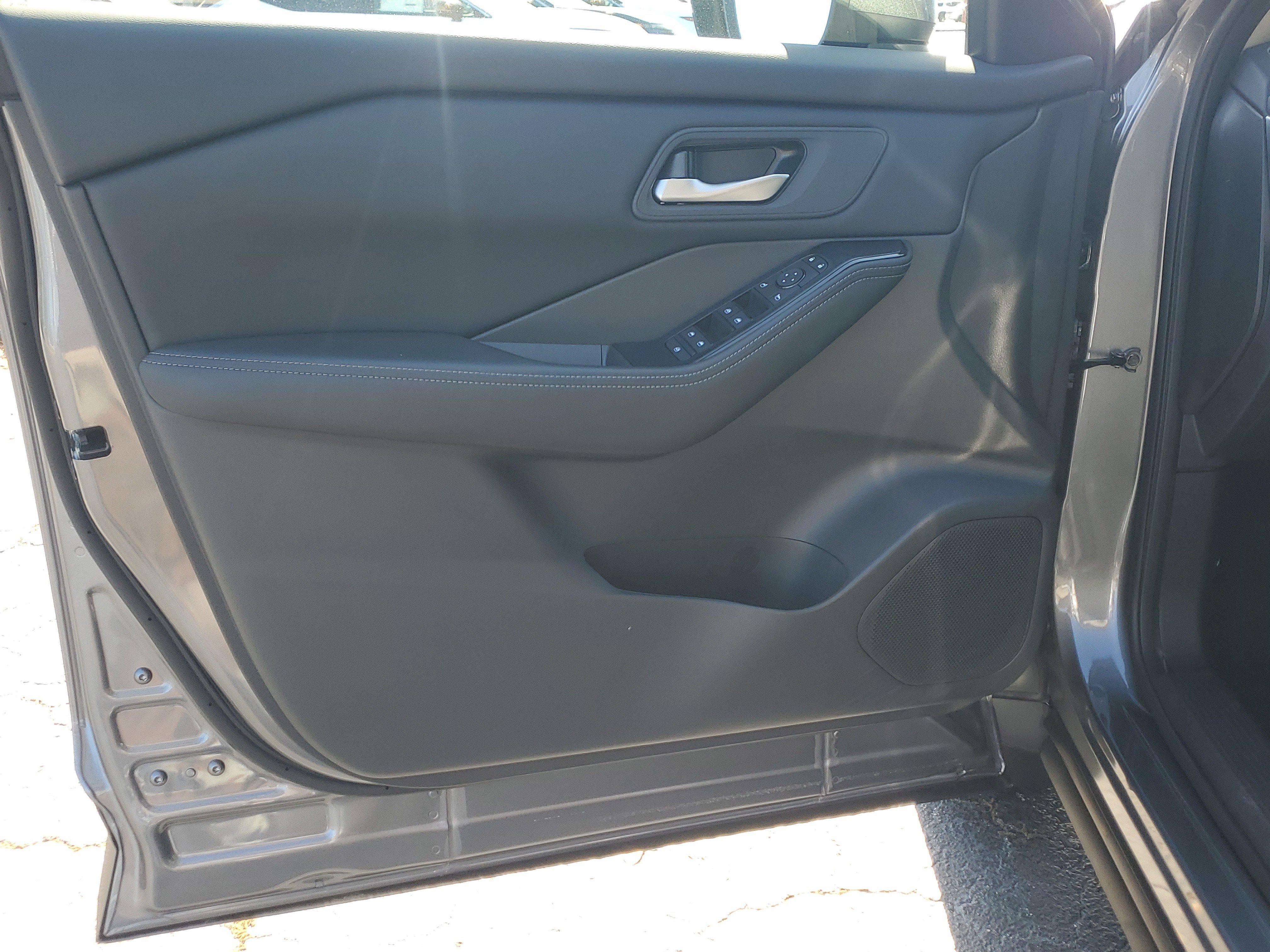 Certified 2025 Nissan Rogue SV image 16