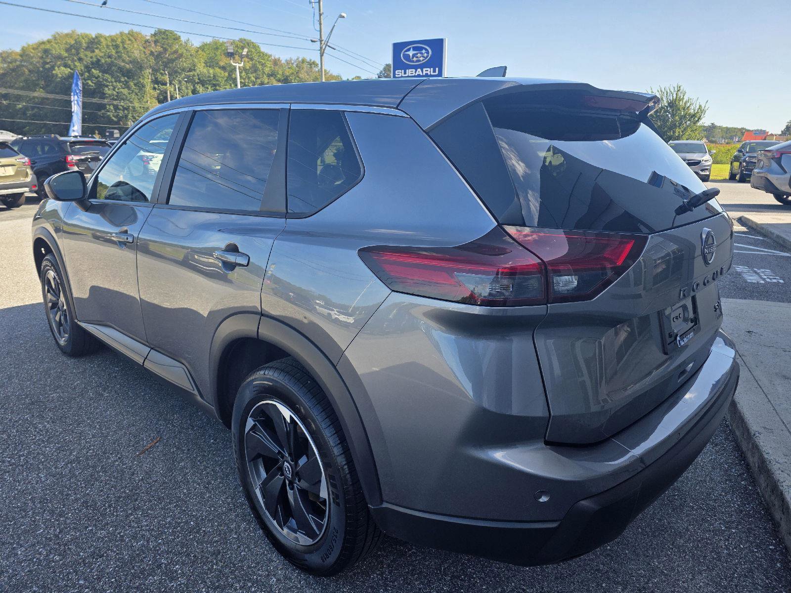 Used 2024 Nissan Rogue SV image 8