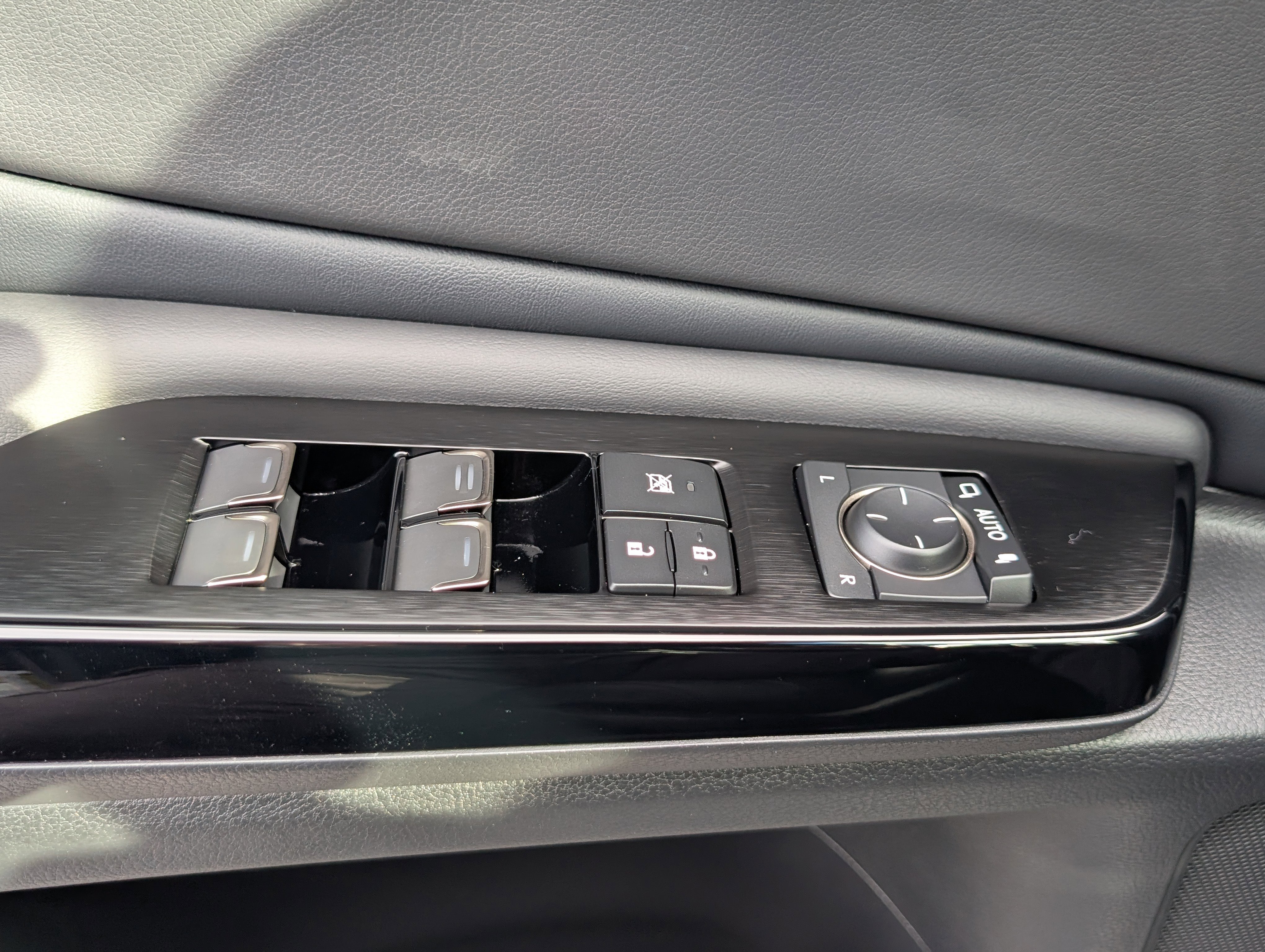 Certified 2025 Lexus ES 350 w/ Premium Package image 19