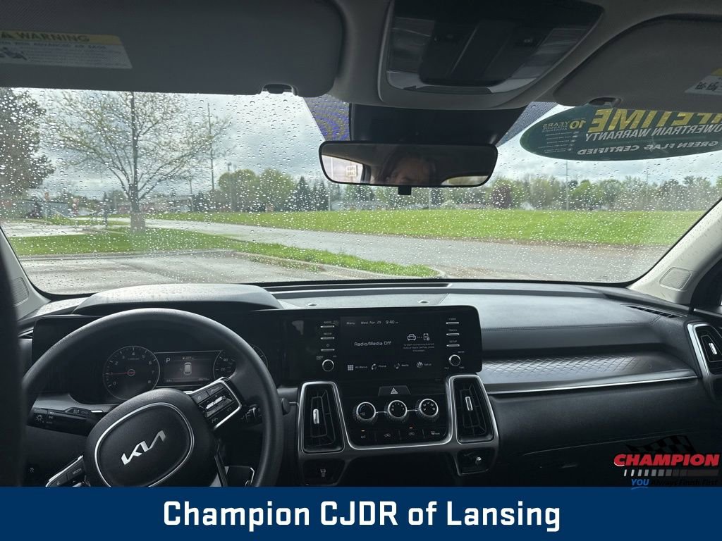 Used 2022 Kia Sorento LX FWD image 16
