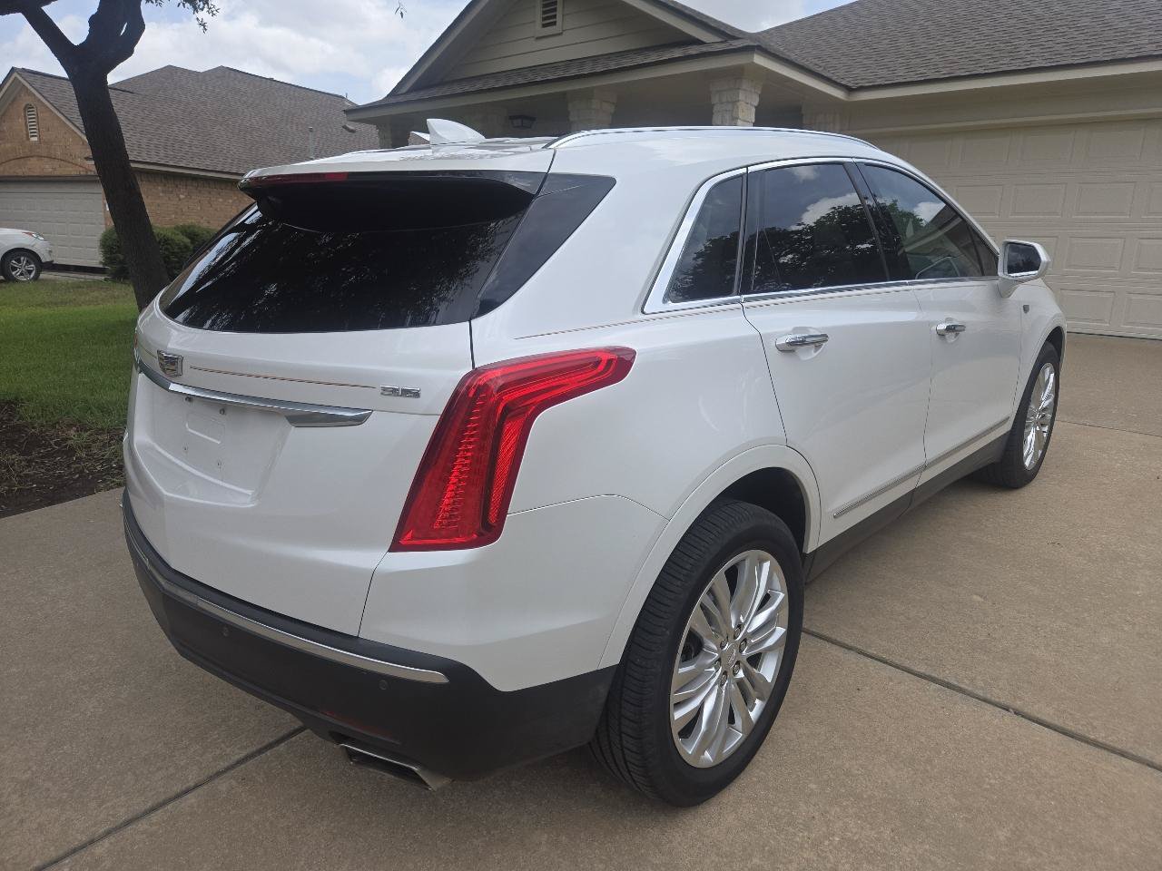 Used 2017 Cadillac XT5 Premium Luxury FWD image 8