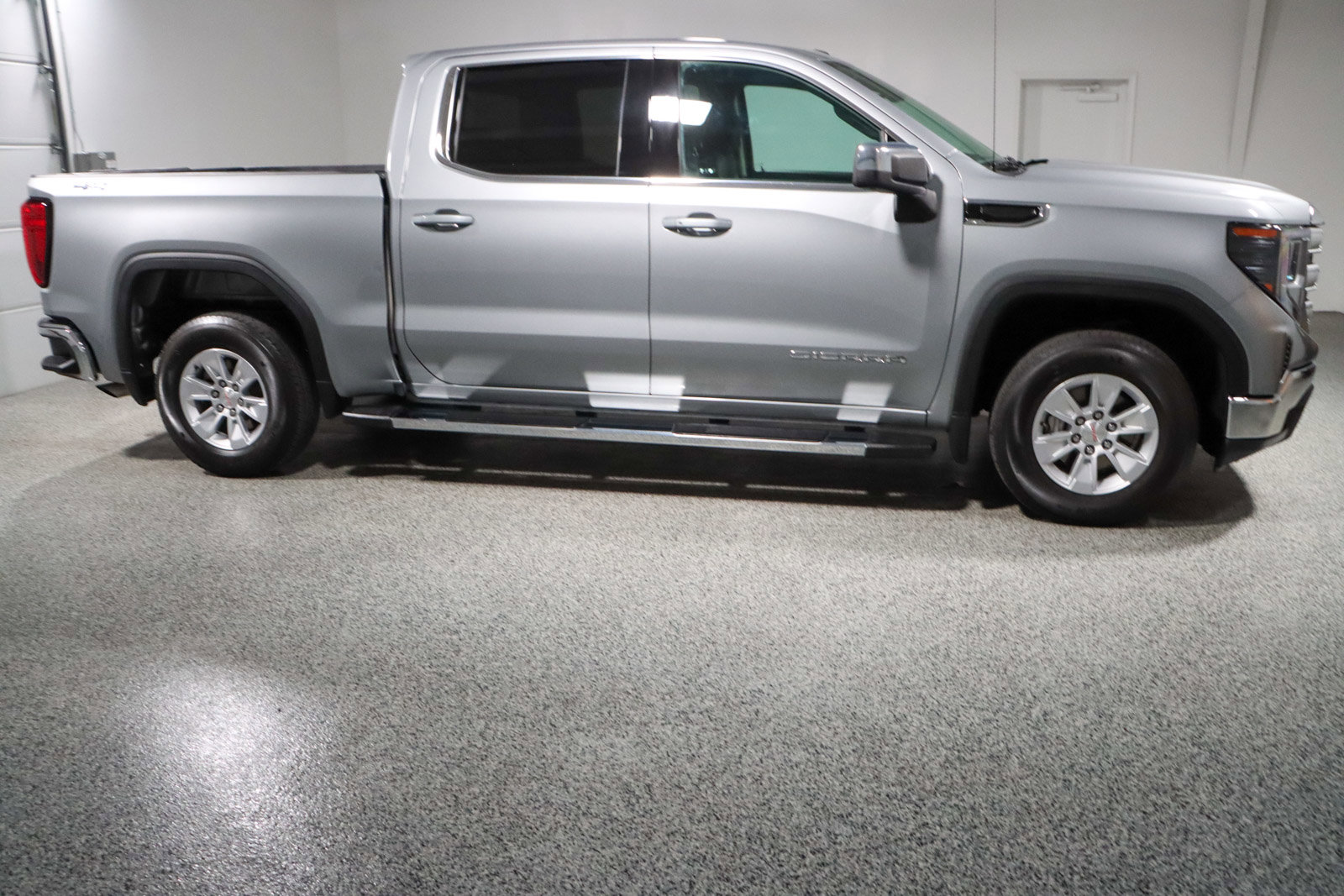 Used 2024 GMC Sierra 1500 SLE image 6