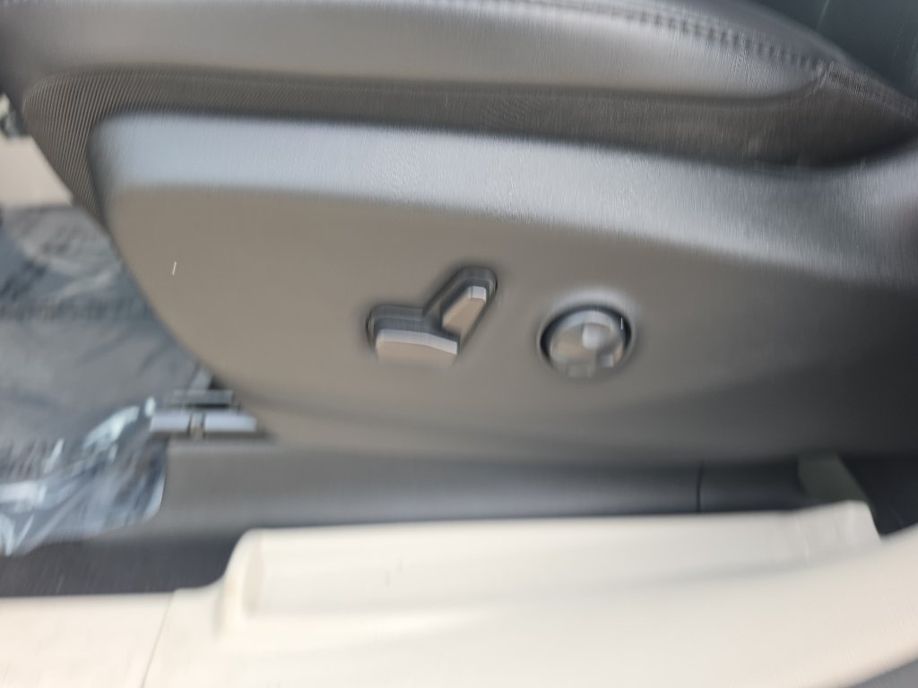 Used 2023 Chrysler Pacifica Touring-L FWD image 22