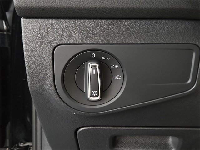 Used 2023 Volkswagen Tiguan SE R-Line image 38