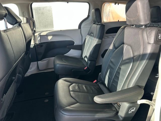 Used 2018 Chrysler Pacifica Touring-L image 23