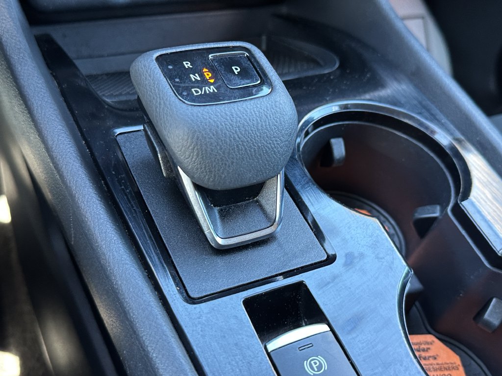 Used 2024 Nissan Rogue S FWD image 28