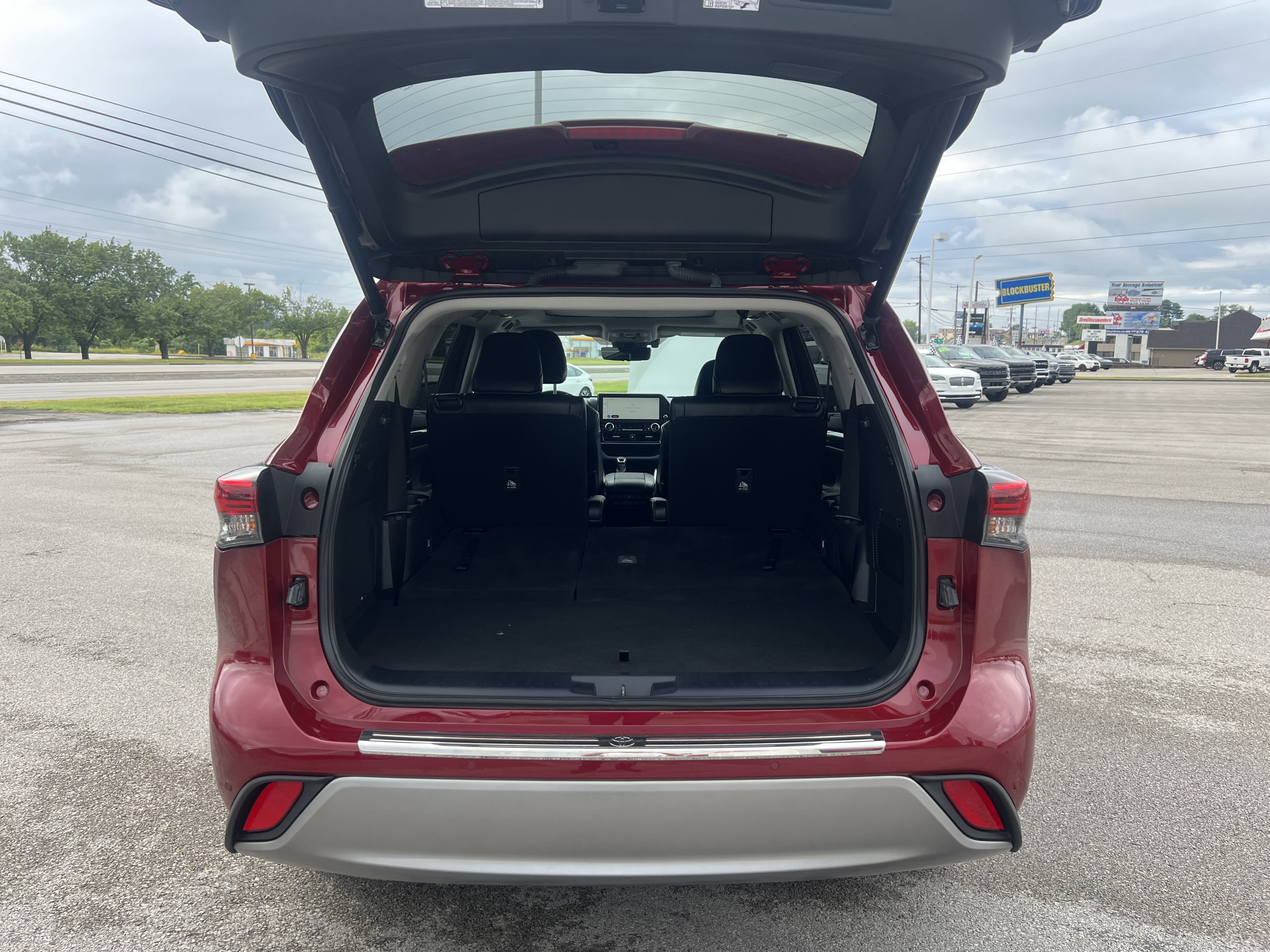 Used 2023 Toyota Highlander Platinum image 17