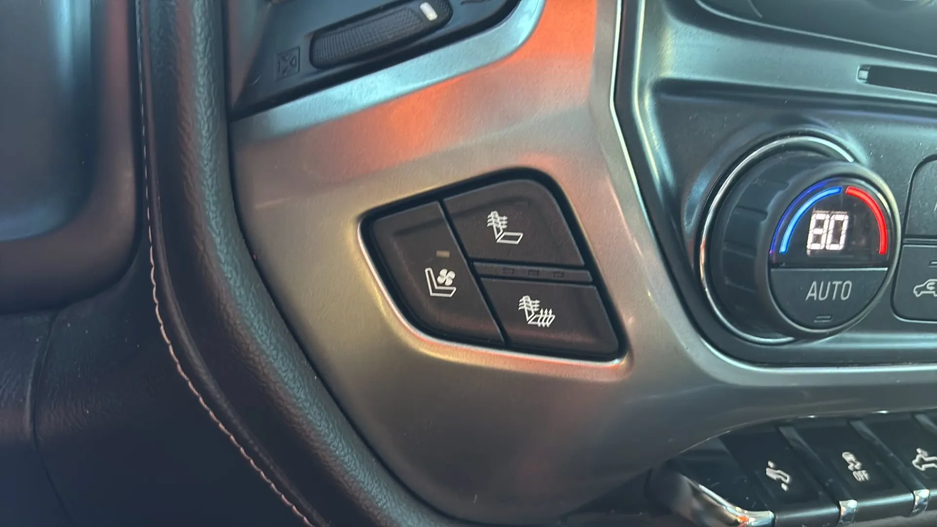 Used 2019 Chevrolet Silverado 2500 LTZ w/ Midnight Edition AWD/4WD image 25