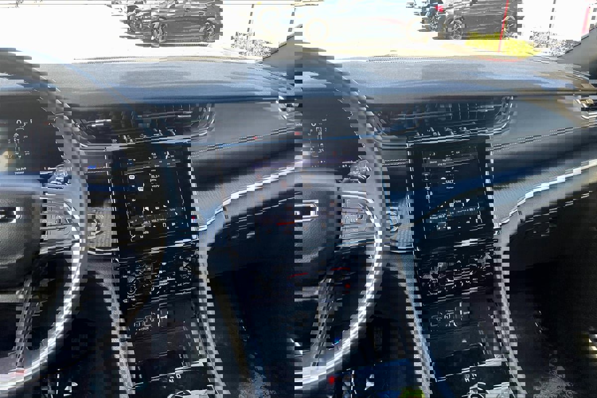 Used 2024 Jeep Grand Cherokee L Laredo image 6