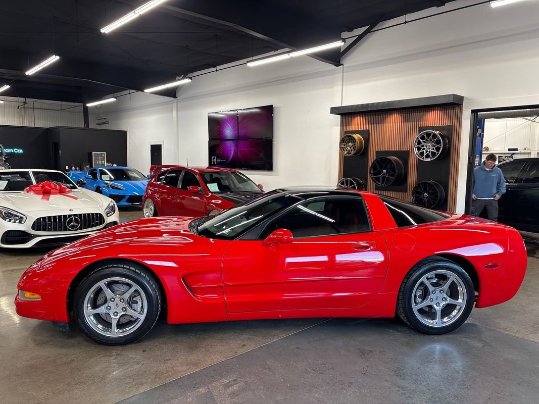 Used 2004 Chevrolet Corvette Coupe w/ Roof Package image 4