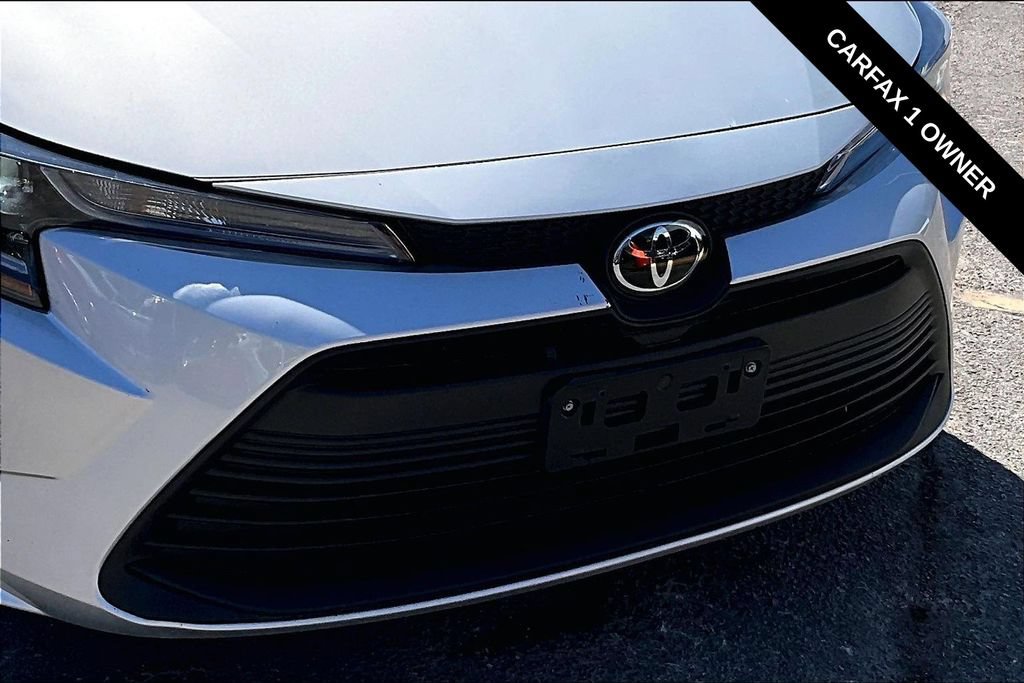 Used 2025 Toyota Corolla LE FWD image 31