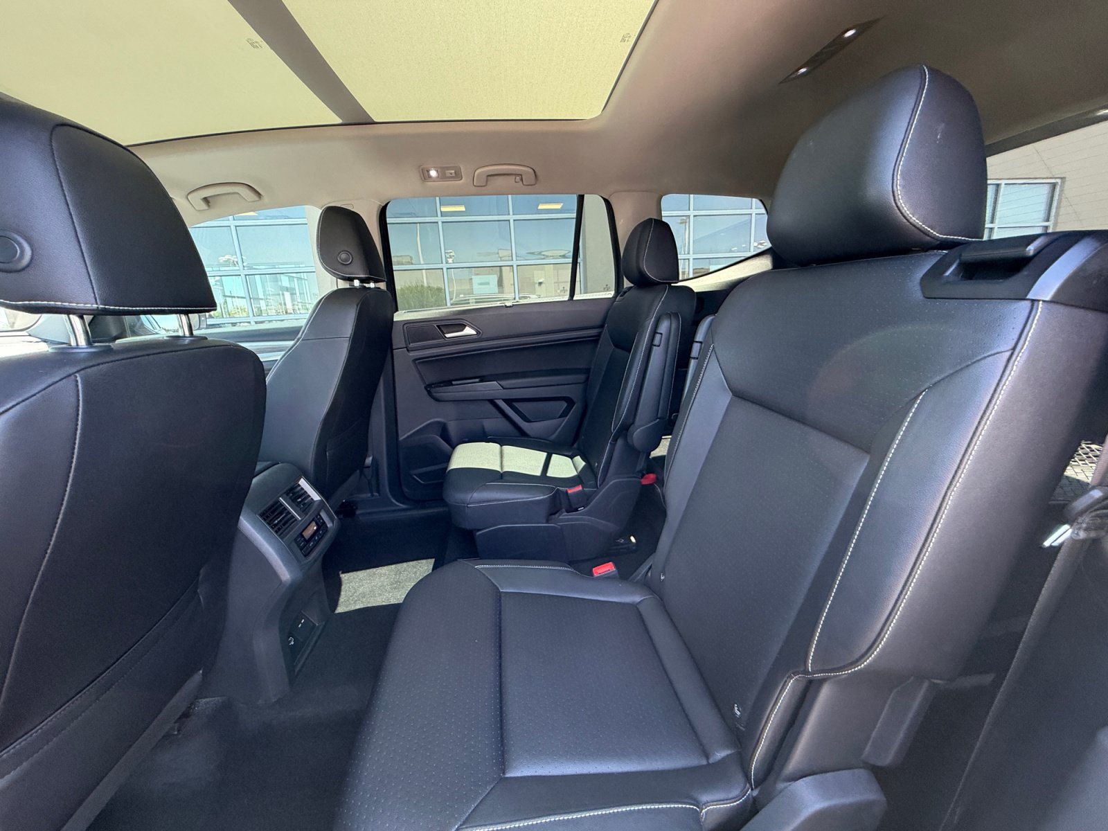 Used 2021 Volkswagen Atlas SEL AWD/4WD image 17