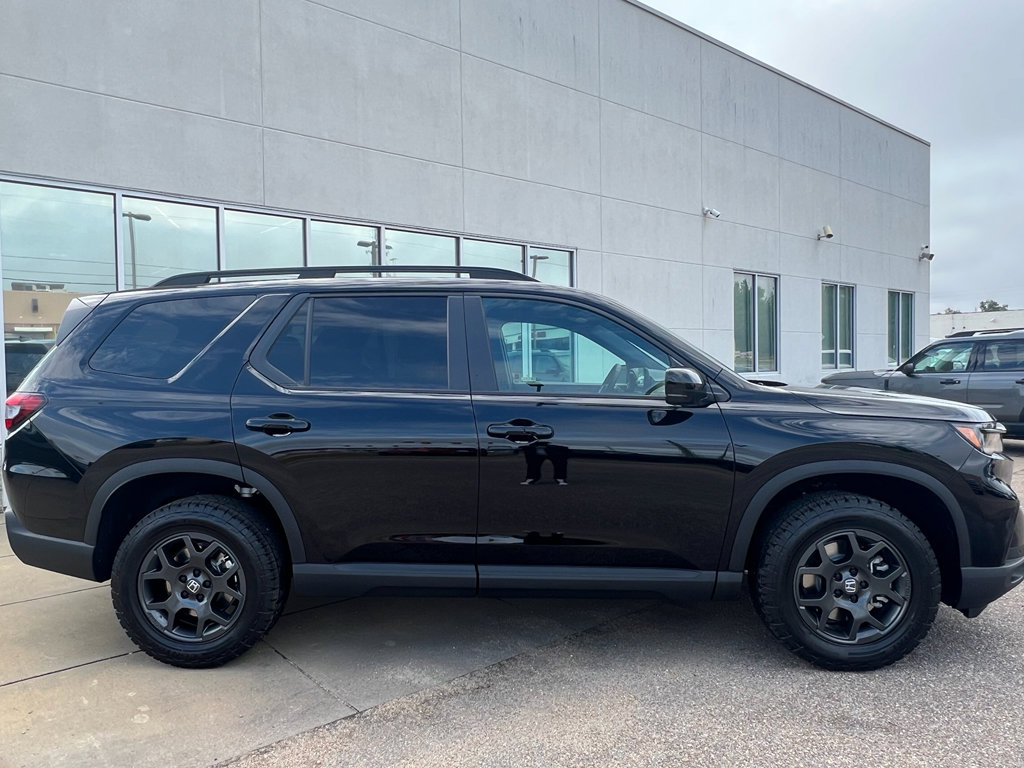 New 2025 Honda Pilot TrailSport image 9