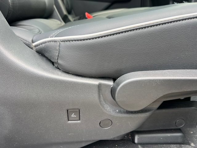 Used 2025 Buick Enclave Avenir w/ LPO, Floor Liner Package AWD/4WD image 17