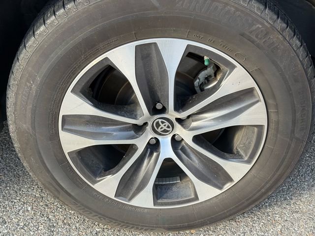 Used 2020 Toyota Highlander XLE image 14