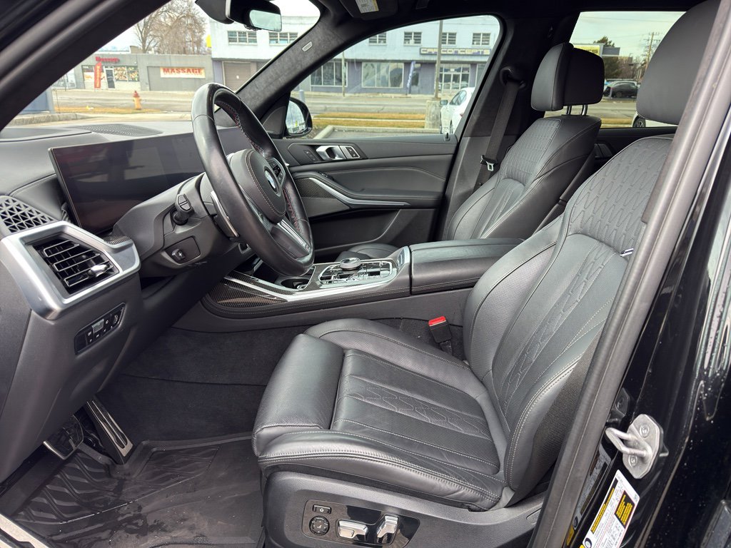 Used 2023 BMW X7 M60i image 11