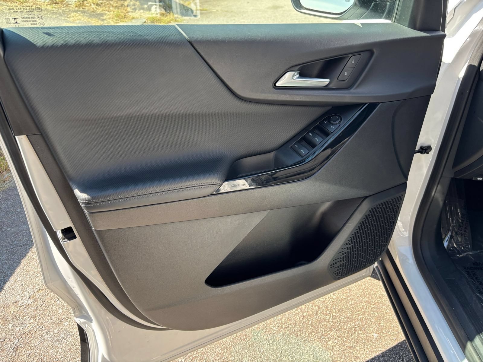 Used 2025 Chevrolet Equinox LT FWD image 18